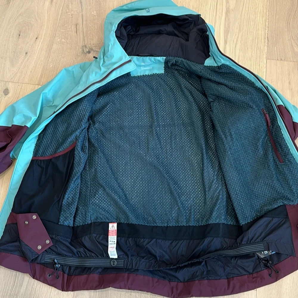 Arc’Teryx Rush IS snowboarding/ski jacket - Picture 3 of 7